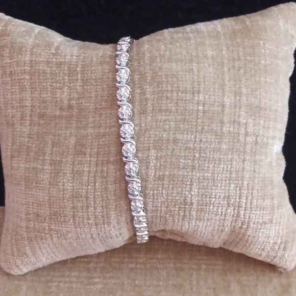 925 Silver Sparkling Tennis Bracelet with Heart Charm - Picture 1 of 10